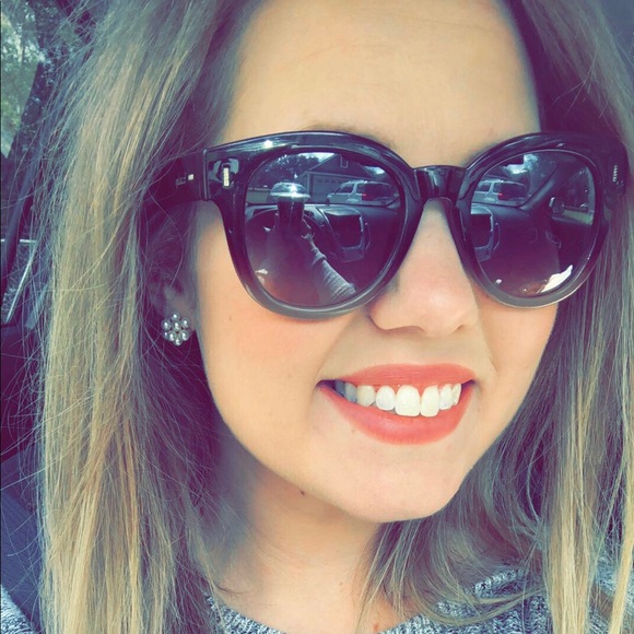 Meet your Posher, Amanda - Picture 1 of 1